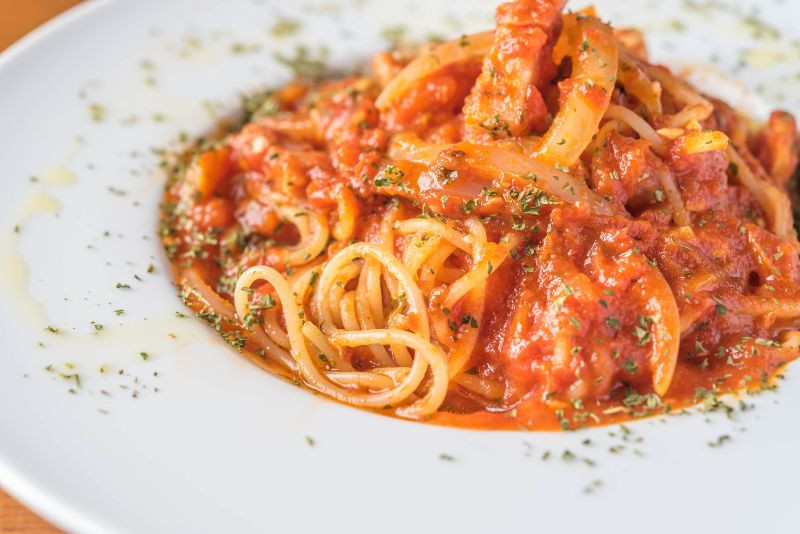 フォークで生パスタ